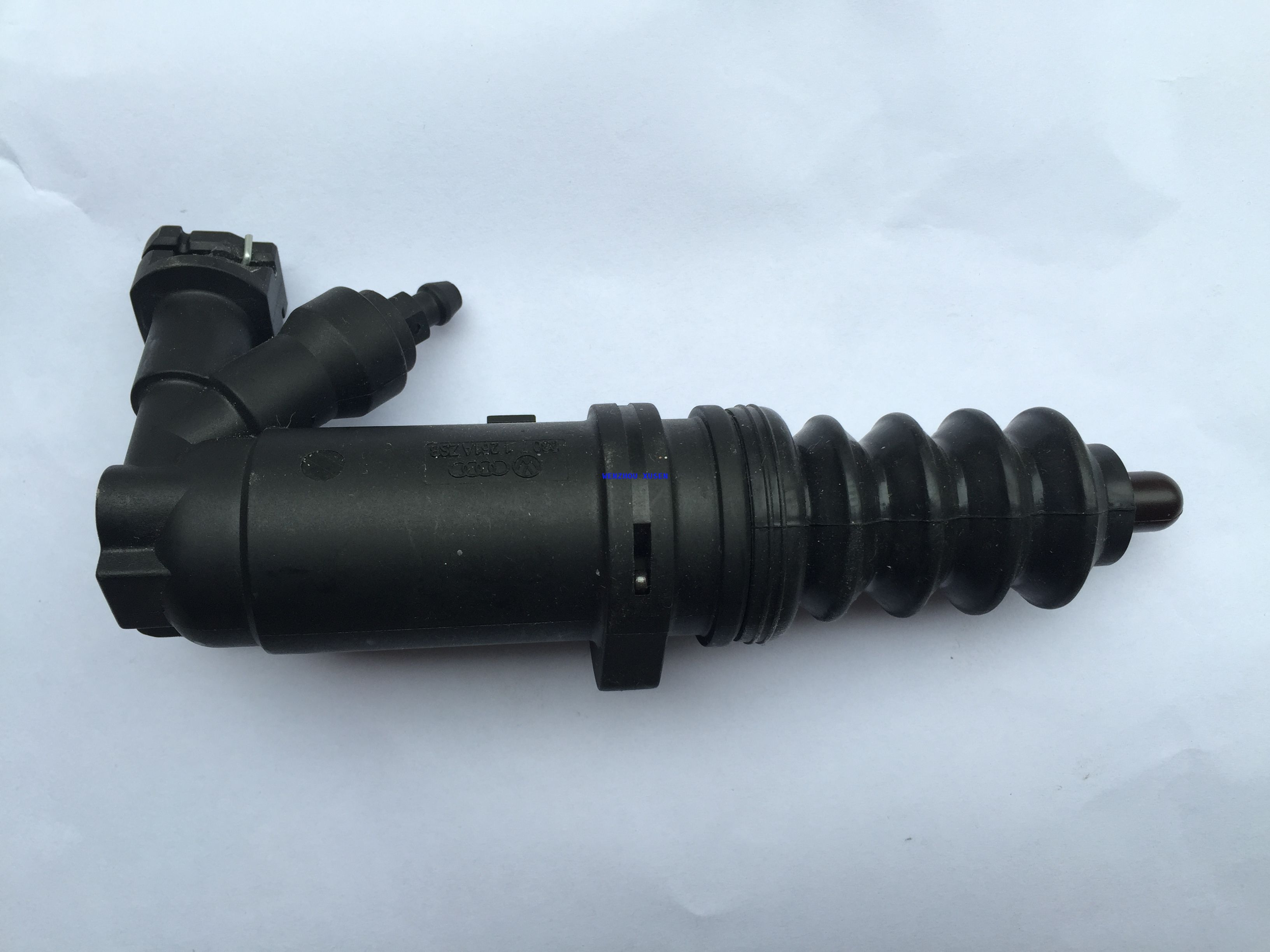 Clutch slave cylinder 330721621A for VW SANTANA 3000