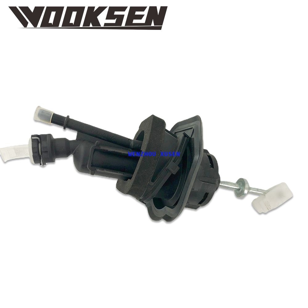 Clutch master cylinder 1330267 3M517A543BD for FORD Focus MK2 MK3 C-MAX MAZDA 3 5 VOLVO C30 C70