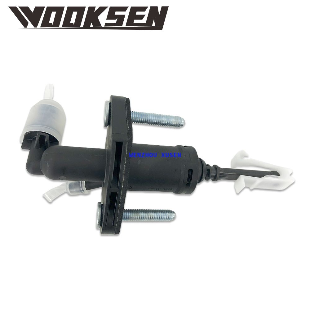 Clutch  master cylinder 55561916 55579998 24412669 5679380 679038 for Chevrolet Cruze Opel Astra J