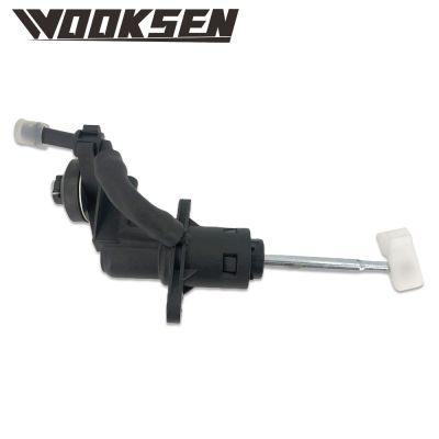 Clutch master cylinder 8E2721401AC 8E2721401H for VW PASSAT SKODA SUPERB AUDI A6